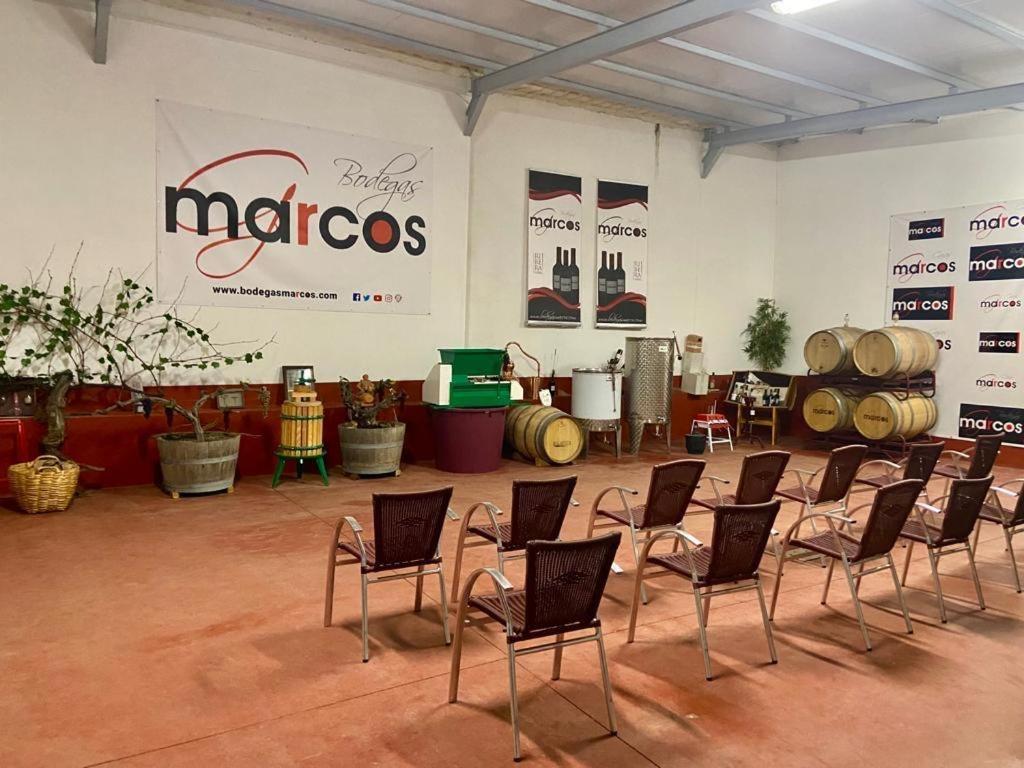 Entrevinedos De Bodegas Marcos Hébergement de vacances
